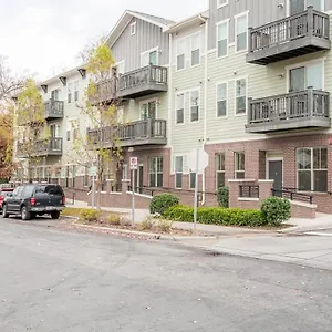 Laid Back 1br W Comfy Living And Bar Apartment